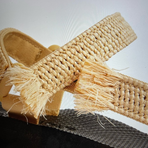 NEW NEVER WORN ARIZONA LOVE RAFFIA SANDALS - Picture 4 of 6